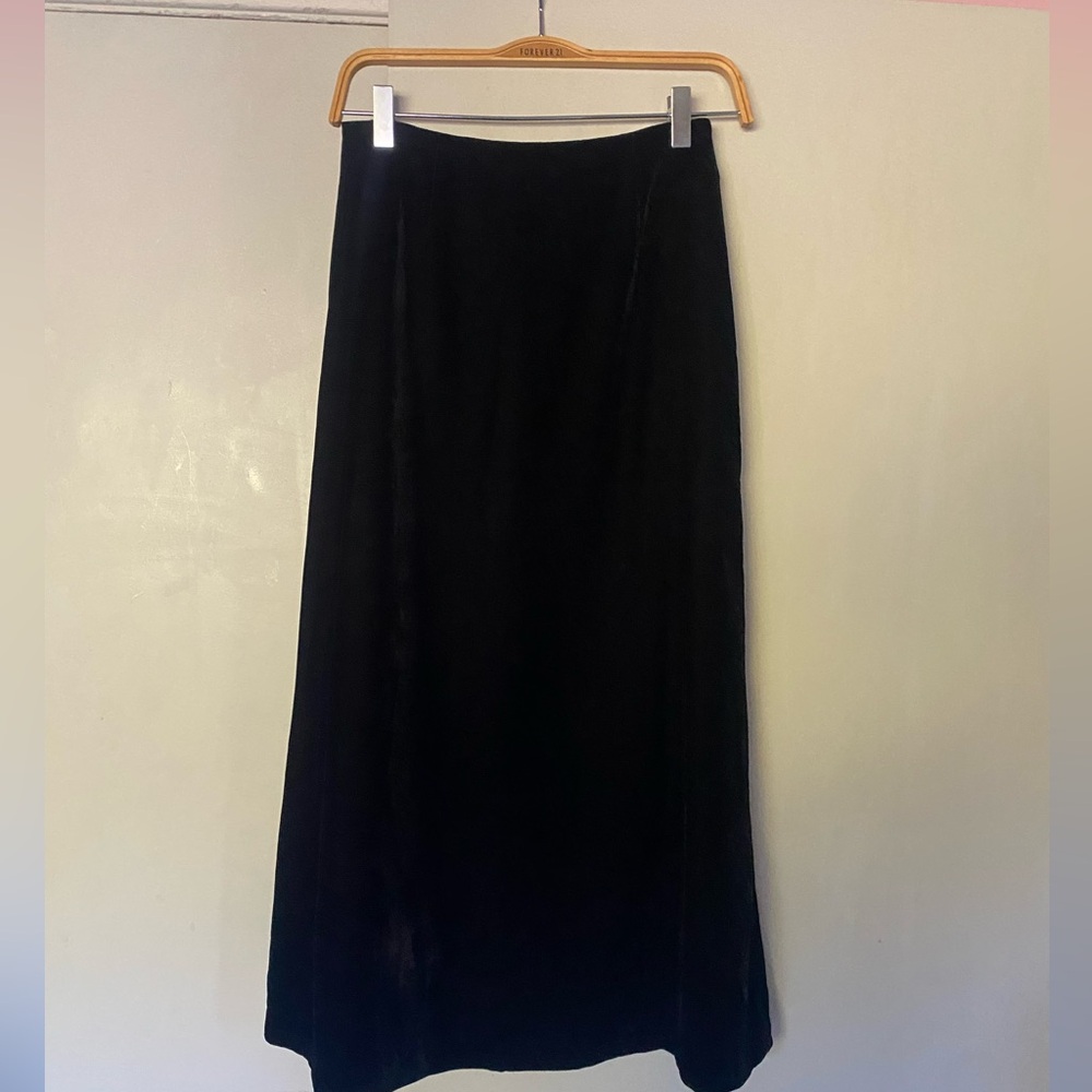 Ines de la Fressange Uniqlo black velvet midi skirt